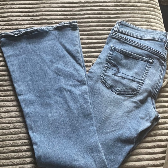 All jeans 2/$20🫦!American Eagle high rise Artist super stretch flare sz 6. EUC - Picture 14 of 14